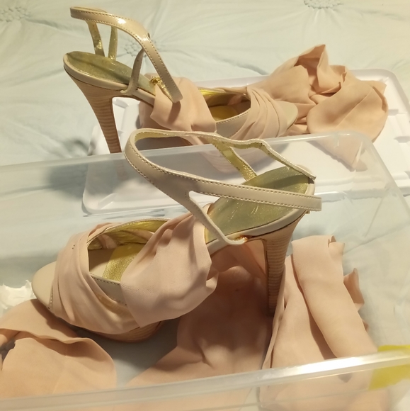 Mariah Carey platforms - Picture 2 of 3